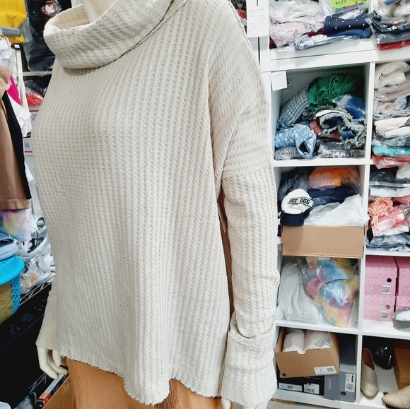 NEW Free People Juicy Long Sleeve Split Back Thermal Wafle Knit Oversized Top - Picture 13 of 14